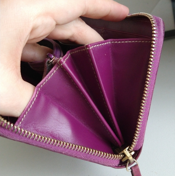 Gucci Purple GG Embossed Leather Zip Around Wallet - Picture 9 of 12